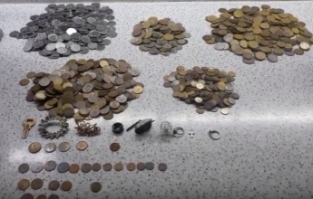 Копательница показала сокровища, найденные в Кирилловке (видео)