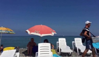На пляжах Азовского моря заметили ушастого продавца (ВИДЕО)