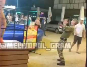 В Кирилловке военный "зажег" публику своим танцем (видео)