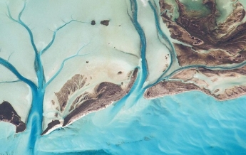 NASA показало захватывающие фото Багам с космоса