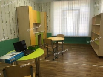 Зачем в мелитопольские школы завозят кухонные стенки (фото, видео)
