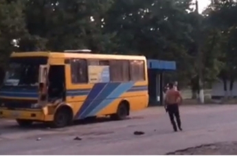 Под Мелитополем неадекватный пассажир разгромил автобус и избил водителя (видео)