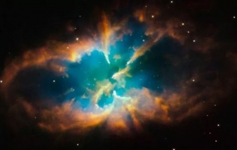 Hubble снял завораживающее свечение умирающей звезды