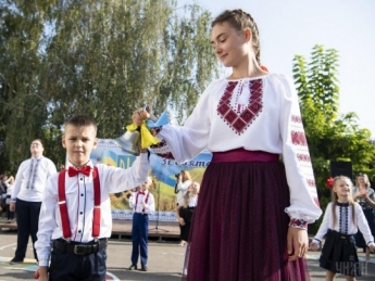 Линейку к 1 сентября перенесли: когда в Украине отмечают День знаний
