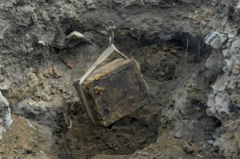 Украинец откопал ящик с кладом, ученые поражены. ФОТО