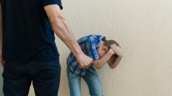 С отцом, побившим маленького сына, разбиралась полиция