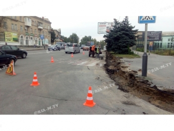 В Мелитополе уже приступили к ремонту самого проблемного перекрестка на проспекте (фото)
