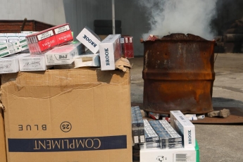 В Запорожской области сожгли 100 тысяч пачек сигарет (фото)