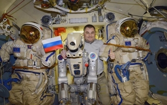 Космический корабль с роботом Федором приземлился в Казахстане