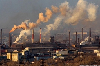 Рабочего уволили с завода после съёмок видео выбросов в Запорожье