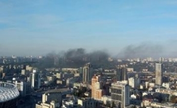 Пожар в центре Киева: горит офисное здание (фото)