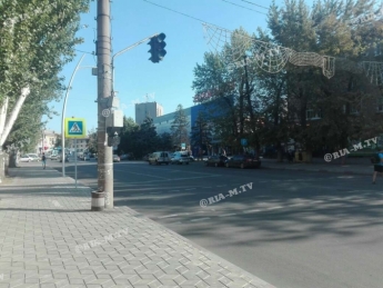 В центре города "завис" светофор (фото)