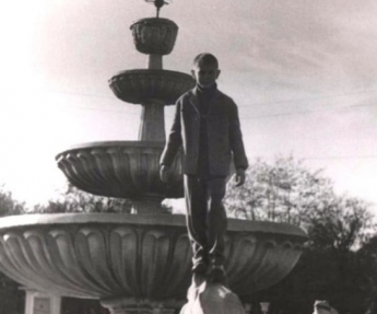 По парковому фонтану мелитопольцев просят "опознать" год фотографии