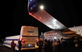 В Канаде в аэропорту столкнулись самолет Трюдо и автобус