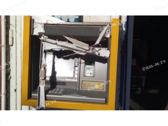 В Мелитополе ночью разгромили банкомат (фото)