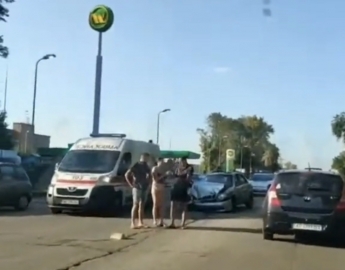 На выезде из Запорожья произошло ДТП: на месте работает «скорая» и полиция (ВИДЕО)