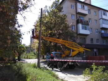 В Запорожской области высоковольтные провода упали прямо на крышу автомобиля с пассажирами