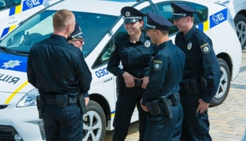 Запорожские патрульные задержали полураздетую девушку (ВИДЕО)