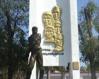 В Мелитополе пенсионер предлагает демонтировать памятники Героям-подпольщикам и Тарасу Шевченко