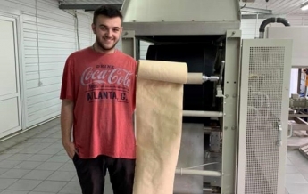 Украинец впервые создал бумагу из опавших листьев (видео)