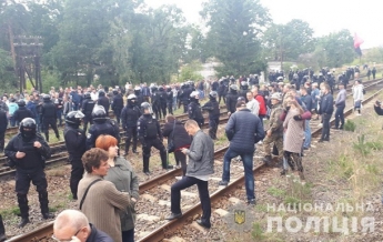 Полиция разогнала блокаду железной дороги на Львовщине (фото)