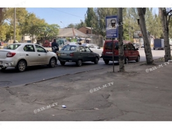 Из-за ДТП в нижней части города автомобили замерли в пробке (фото)