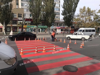 Не заметить сложно - проблемный пешеходный переход в Мелитополе покраснел (фото)