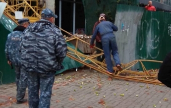 В центре Киева рухнул строительный кран (фото)