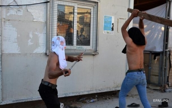 В греческом лагере для беженцев произошли беспорядки (фото)