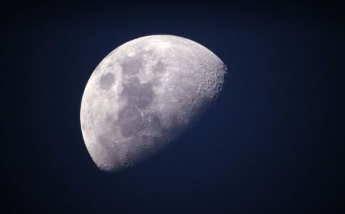 На обратной стороне Луны обнаружен кратер глубиной 13 км
