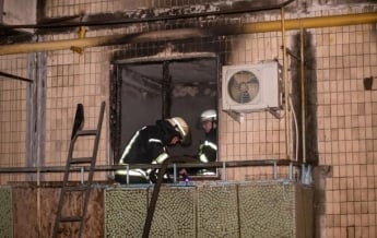 В Киеве ночью горела пятиэтажка, есть жертва (фото, видео)