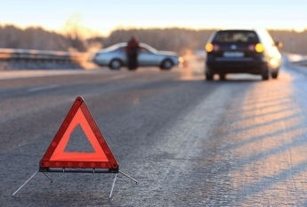 В Запорожье авто влетело в бетонный забор: водитель был пьян