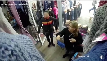 Ловкость рук: на Анголенко женщина украла у продавщицы мобильный (Видео)