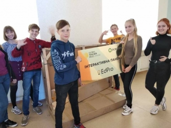 Школа, в которой работает лучший учитель Украины, получила крутые подарки