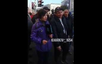 В Харькове журналистка пыталась выдать один протест за другой (видео)