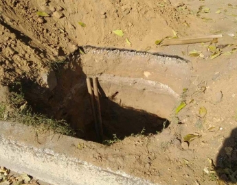 "Диверсант" вырыл огромную яму возле школы (фото)