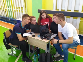 Где в Мелитополе лучшая команда юных хакеров учится (фото, видео)