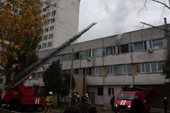 В Киеве вспыхнул пожар в больнице: первые подробности и фото