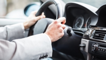 Эти привычки водителей признаны самыми опасными