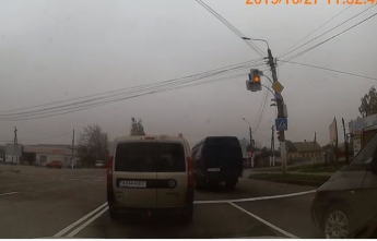 В Мелитополе водители не обращают внимания на светофоры (видео)