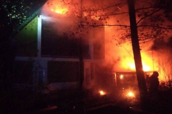 В Ривном вспыхнул крупный пожар в ресторане: фото с места событий
