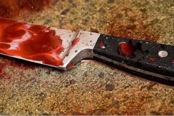 В Бердянске изрезали ножом пенсионера