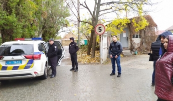 В Мелитополе в общежитие, которое собственник оставил без тепла, вызвали полицию (видео)