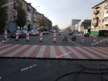 Как водители рассекают по перекрытому проспекту в Мелитополе (фото, видео)
