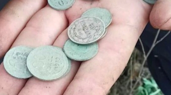 Житель Запорожской области откопал 100-летние монеты