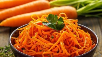 Кому категорически нельзя есть морковь по-корейски