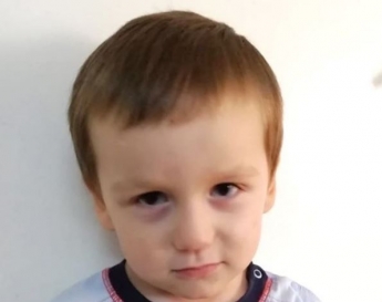 В Киеве нашли родителей брошенного посреди улицы 3-летнего малыша: они поразили заявлением