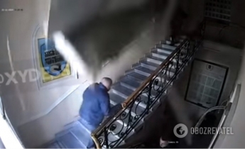 Люди спаслись чудом: появилось шокирующее видео обвала потолка в здании одесской полиции (фото, видео)