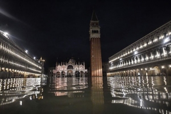 Венецию атаковала "большая вода": объявлен режим ЧП. Новые фото