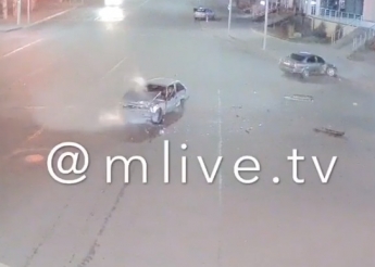 Это видео страшно смотреть - жесткое столкновение на центральном проспекте в Мелитополе